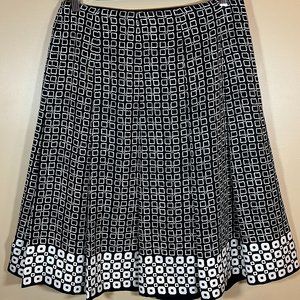 Talbots  Silk Skirt with Side Zipper,  Size 8, Black and White